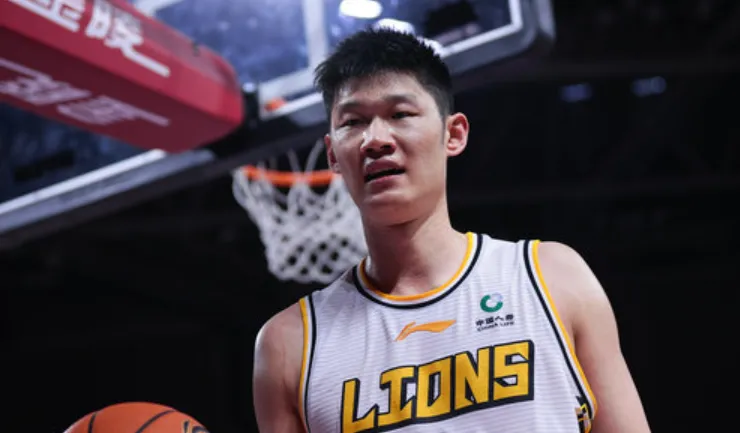 广厦队胡金秋身高体重,广厦队胡金秋身高多少,cba广厦胡金秋,广厦球员胡金秋简介