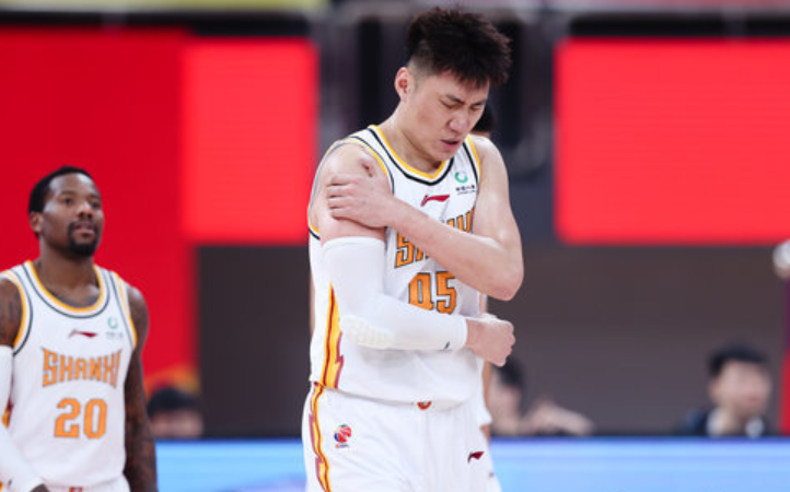 常林投篮12中4,全场得到12分14篮板6助攻1封盖