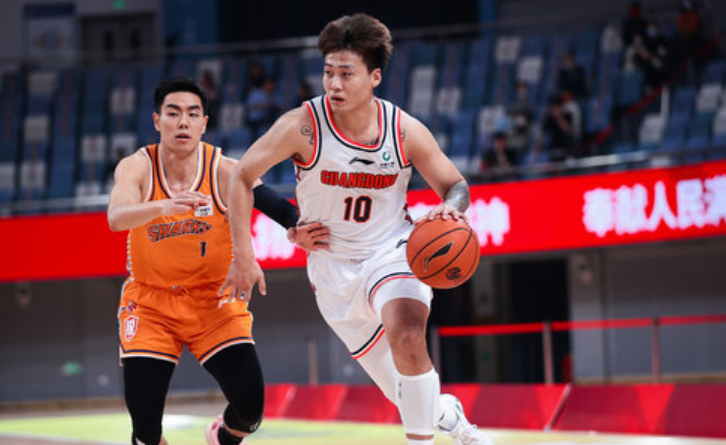 贾磊:不知上海有无后悔没用李添荣+戴昊换赵睿决定