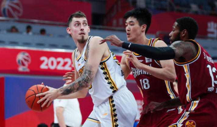 沃尔30分2篮板7助攻