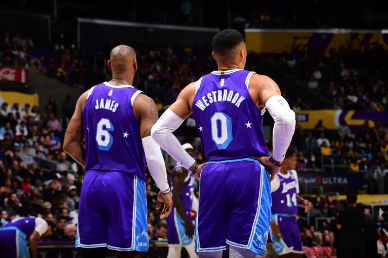 威少联手詹姆斯,威少助攻詹姆斯,魔术师说詹姆斯,詹姆斯戴维斯威少