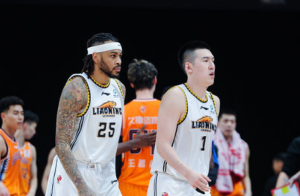 内线大闸即将归队!莫兰德晒与付豪聊天记录