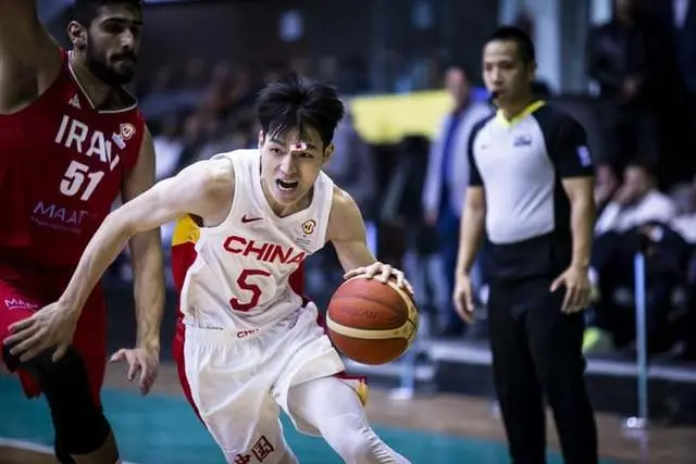 媒体人:吴前对阵伊朗眉骨开裂,赛后去医院缝了六针