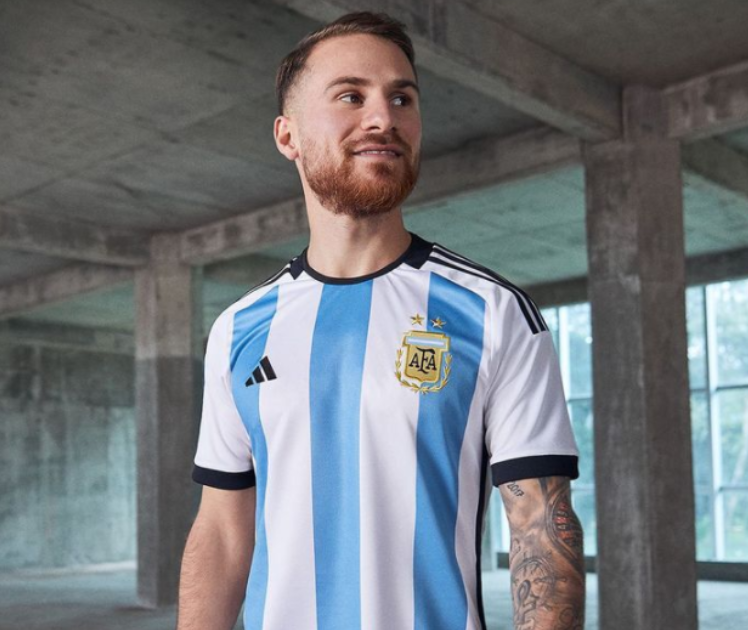 麦卡利斯特:和梅西共用一个更衣室既紧张又开心,他人很好