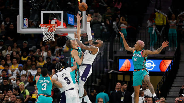 湖人官方社媒晒出众球员