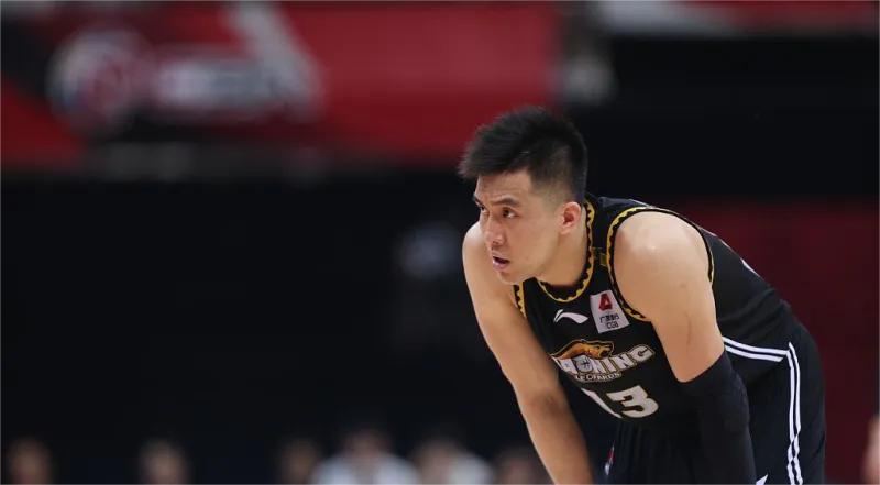 光速辟谣!郭艾伦工作室:续约谈判目前没有任何进展p:true,slid:131343377464214,queryid"