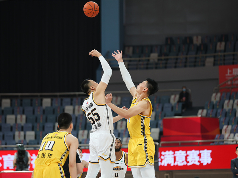 在干嘛?广厦首节出现7次失误,命中率仅为18.8%