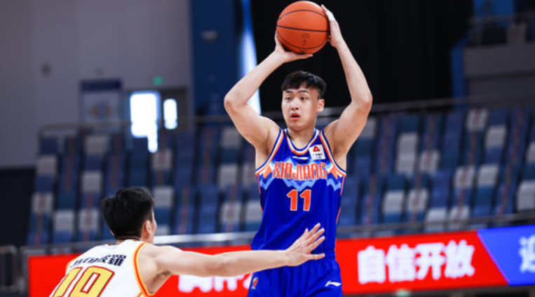 齐麟14投10中再砍32分,齐麟扣篮集锦