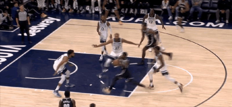 极限操作!欧文挑战戈贝尔,极限旋转找到擦板角度打中2+1