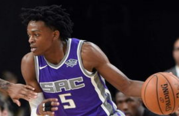 国王队的福克斯,福克斯与母队国王续约,国王新秀福克斯这么强,国王球员福克斯