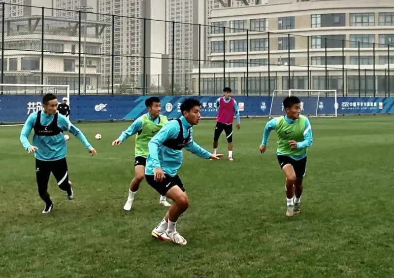 大连人官方:两名u19梯队小将得到谢晖认可,上调至一线队