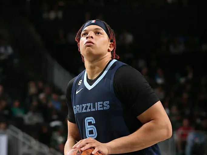 沃尔全场得到30分2篮板7助攻