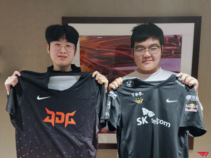 惺惺相惜!zeus选手与369选手互换队服!