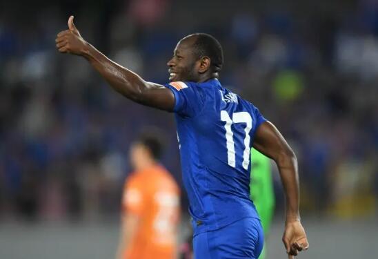 记者:巴索戈今天还迎来女儿出生,双喜临门人生赢家!