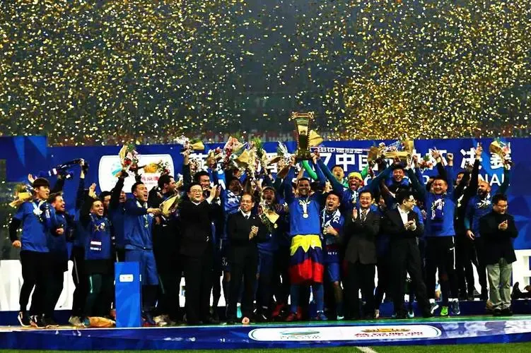 申花 球迷 申花迎来主力回归