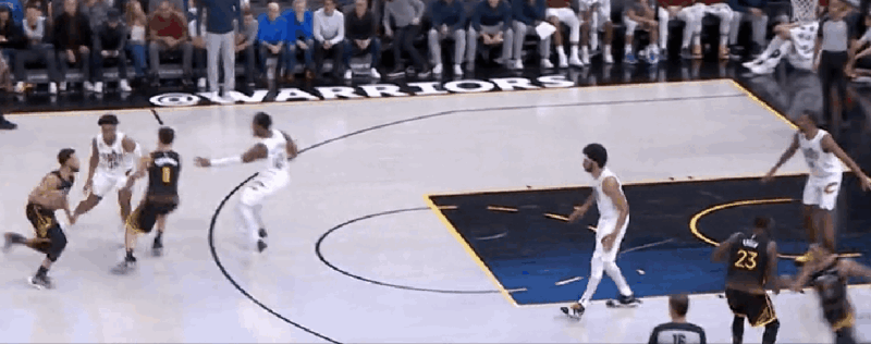 胸有激雷而面如平湖者!库里借掩护三分再出手,命中关键球