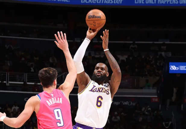 凯尔特人24分逆转湖人