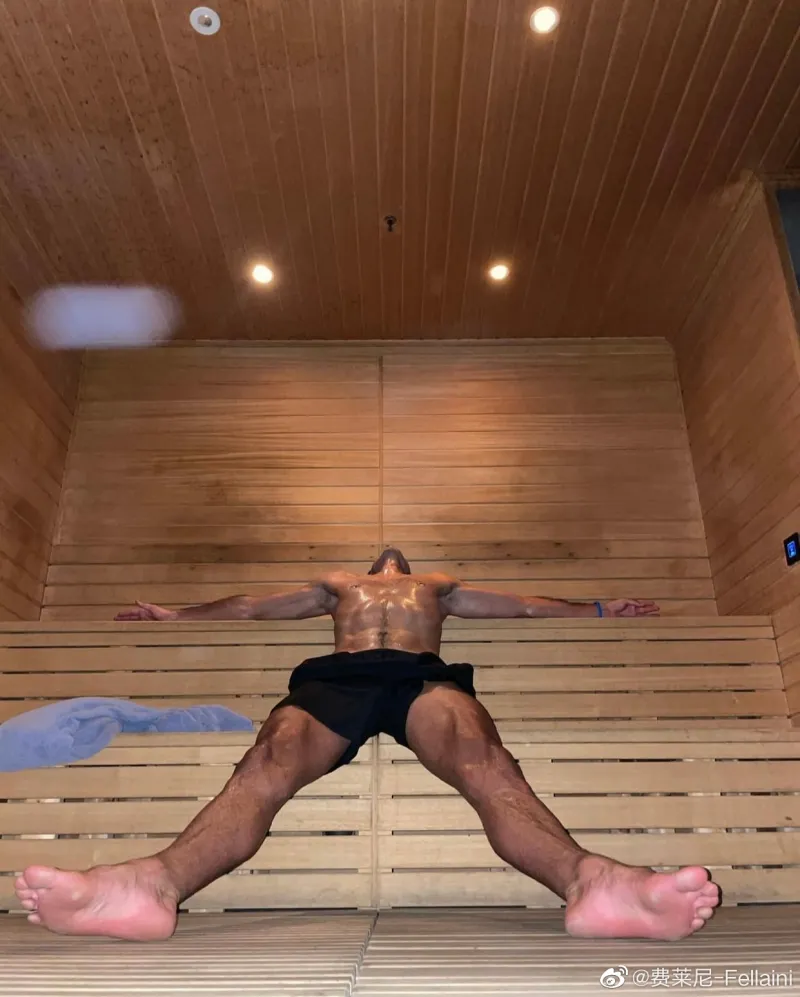 费莱尼晒蒸桑拿照:生活中最美好的事情让你汗流浃背